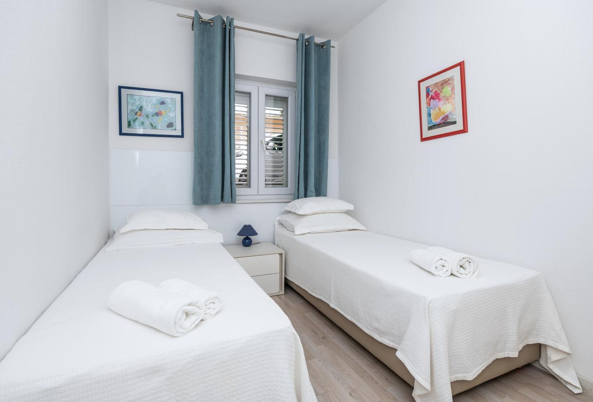 Apartments Sokol Makarska Exterior foto